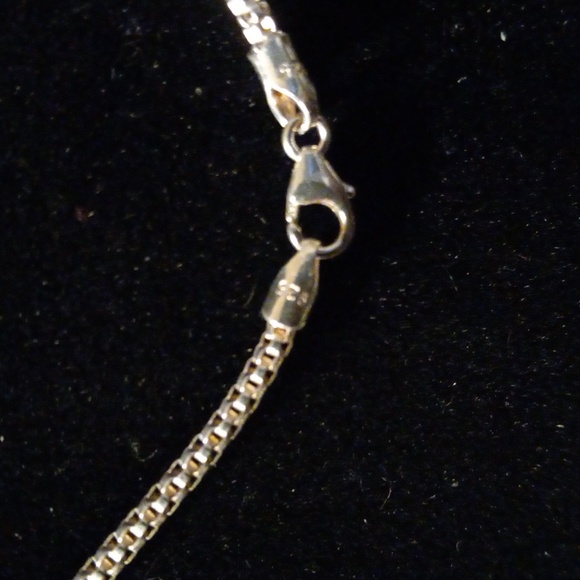 18" 925 ITALY box chain. Marked. With a 4K white Gold pendant CZ and blue gem. - Picture 2 of 4